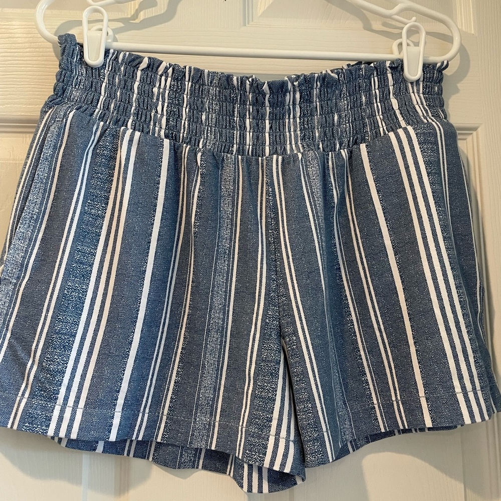 Relaxed fit shorts, brand new